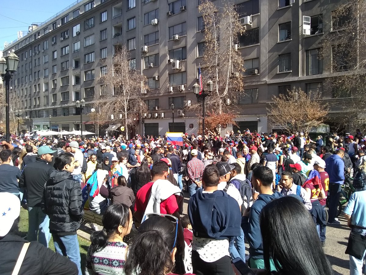 JoseC_VZLA's tweet photo. Ya estamos en Paseo Bulnes, Santiago de #Chile nos reunimos para rechazar el fraude electoral #FuerzaVenezuela #SOSVe https://t.co/9yhXe0gkgz