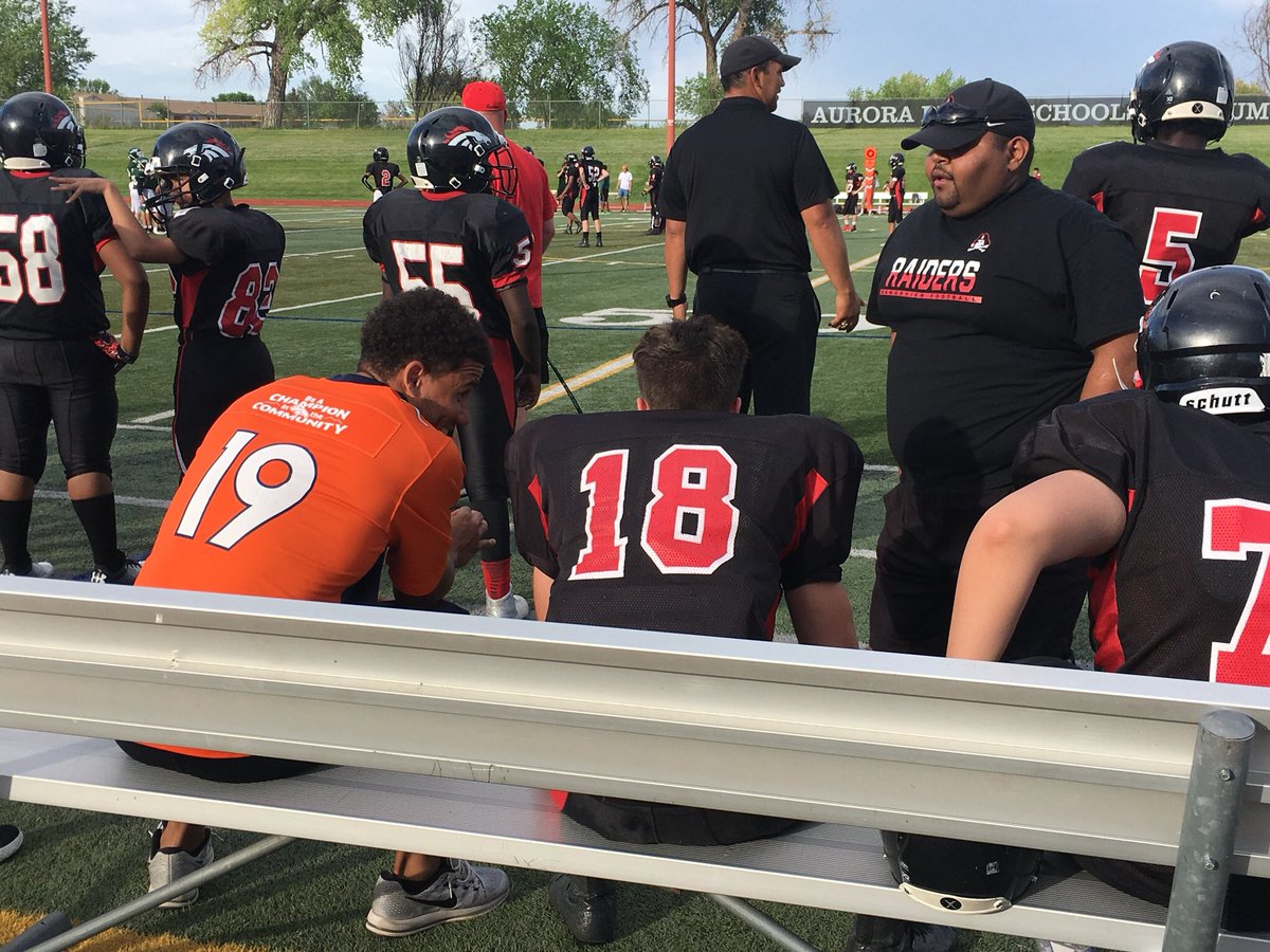 Jles9's tweet photo. This week has been a blessing 🙏🏽I’ve had the chance to run drills for the @SpecialOlympics #Play60, be an honorary coach for @aurorak12 futures program and Wr coach for @ChrisHarrisJr camp. Giving back to the community is honestly the best part of this job 🙌🏽🙌🏽 https://t.co/ZdseI6v4QZ