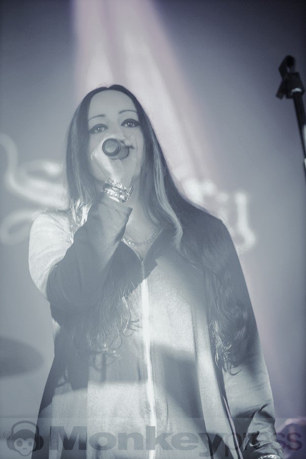 Aeleth Kaven live on the mic