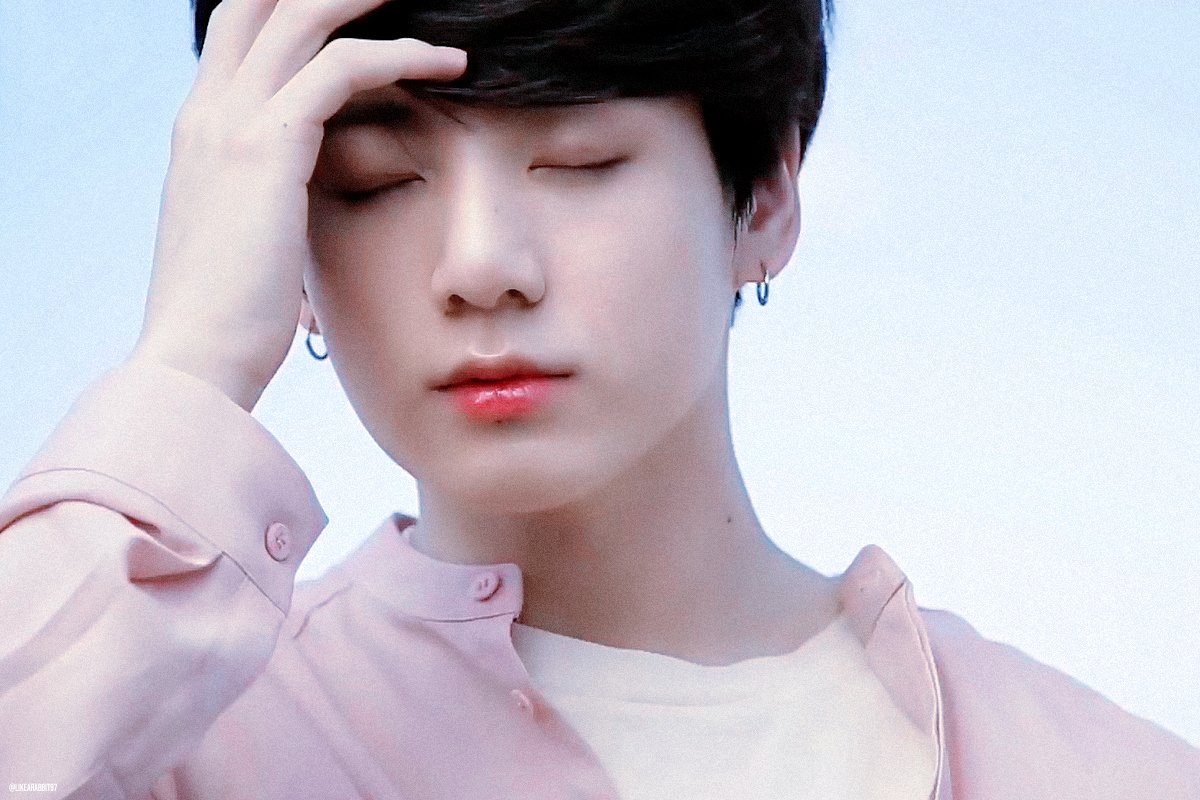 LikeaRabbit97's tweet photo. 남자는 핑크지! 분홍 토끼🐰🌸
#방탄소년단 #정국 #BTS #JUNGKOOK #iVoteBTSBBMAs @BTS_twt https://t.co/yQ5gvH1ifq