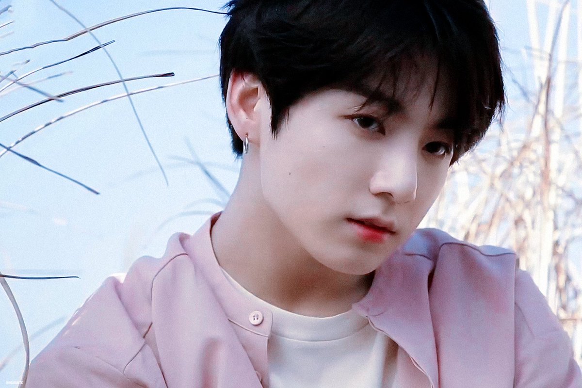 LikeaRabbit97's tweet photo. 남자는 핑크지! 분홍 토끼🐰🌸
#방탄소년단 #정국 #BTS #JUNGKOOK #iVoteBTSBBMAs @BTS_twt https://t.co/yQ5gvH1ifq