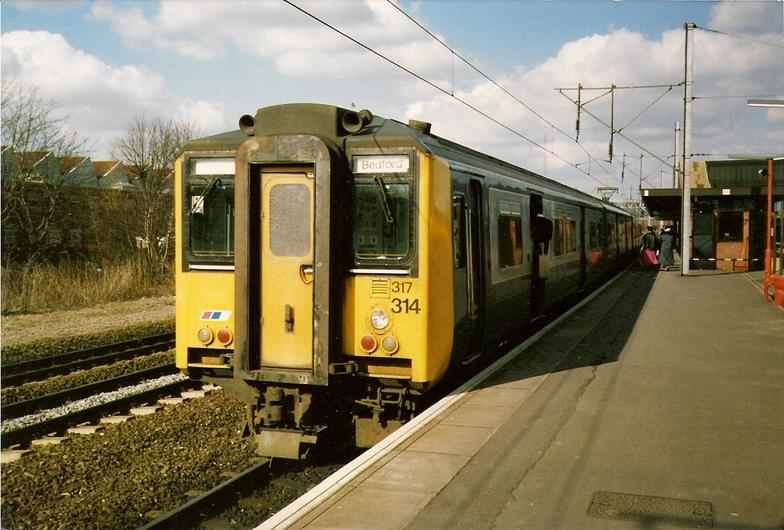 13milepost's tweet photo. Fleet stats for Monday 21st'run out' for #Thameslink Morning peak (inc GN) β‘οΈ9οΈβ£4οΈβ£#Class700 =5οΈβ£1οΈβ£x8 car <RLU> 4οΈβ£3οΈβ£x12 car <FLu> #RightTimeRailway β‘οΈ https://t.co/qc4MjgpeZu