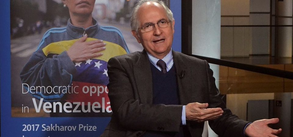 Mundo24_info's tweet photo. #Internacionales Antonio Ledezma calificó las elecciones presidenciales como una “estafa” https://t.co/95SdGPORp6 #20May https://t.co/ILu3vs45i8