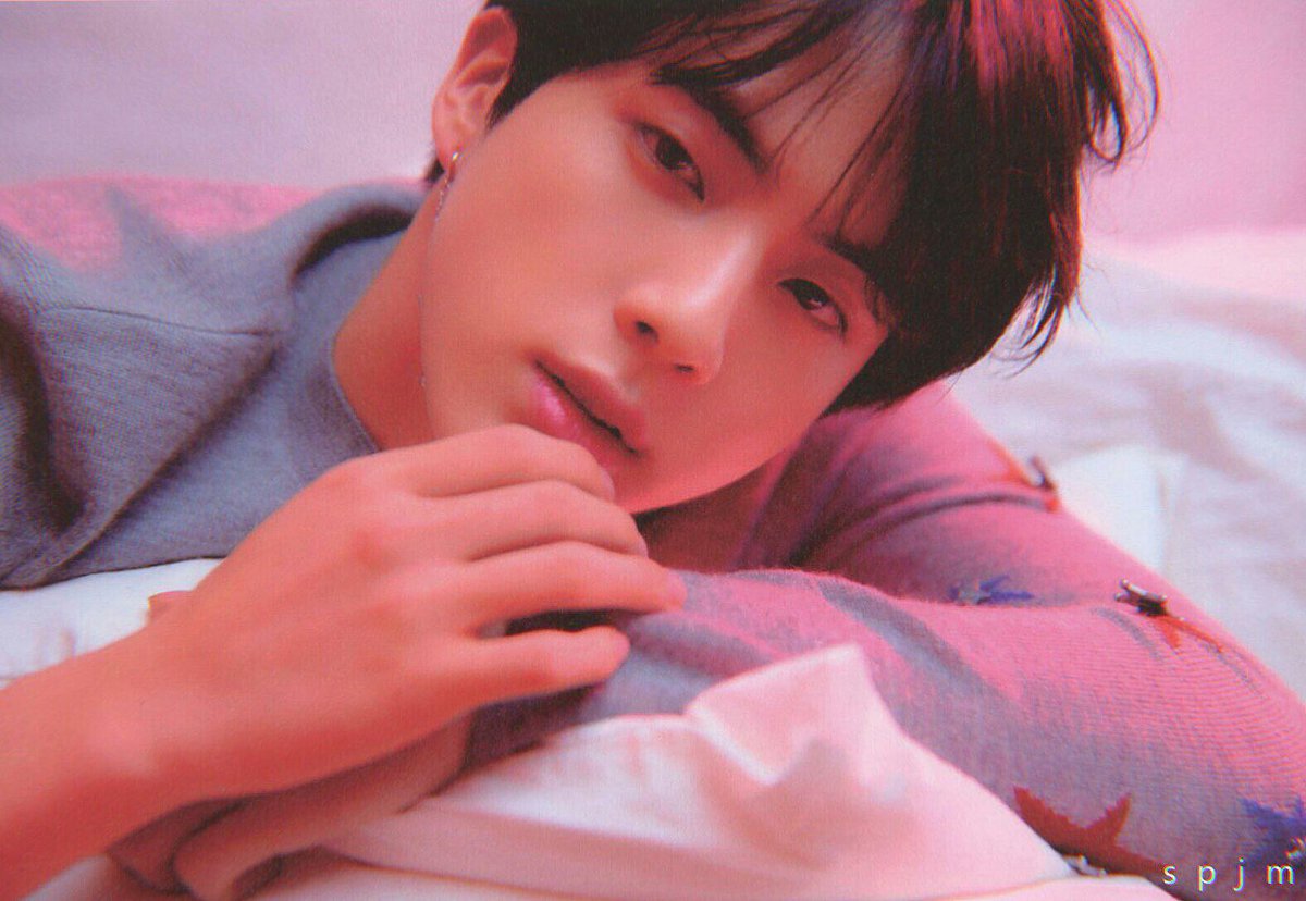 pogrebovskay's tweet photo. Можно ко мне в класс таких красивых?
#iVoteBTSBBMAs https://t.co/6imaHGu2ue