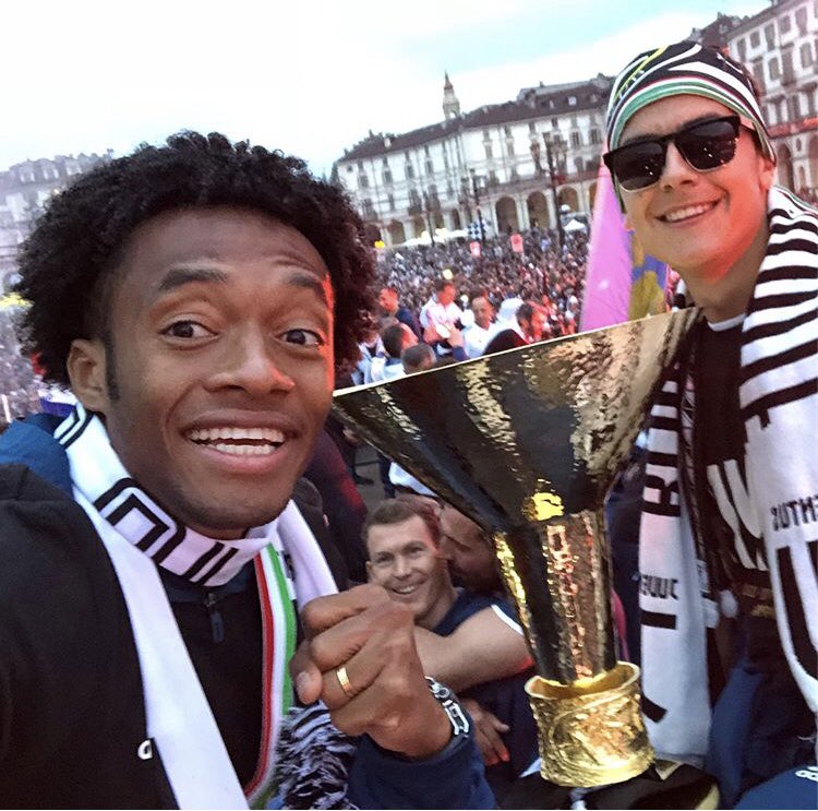Cuadrado's tweet photo. Por que de el y para el son todas las cosas🙏🏾🙏🏾 gracias señor JESÚS por tantas bendiciones, toda gloria y honra para ti 👆🏾#ForzaJuve⚪️⚫️ Campeones 🏆7 #MY7H https://t.co/2cLu2oIXbv