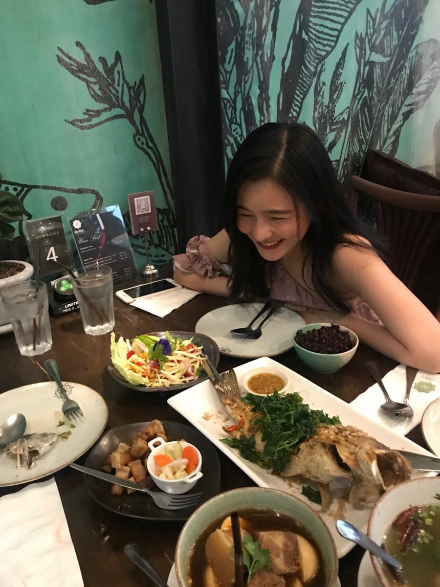 aom_sushar1's tweet photo. ทานมื้อเย็นกันให้อร่อยนะคะ . https://t.co/2TBJ4hAE8x