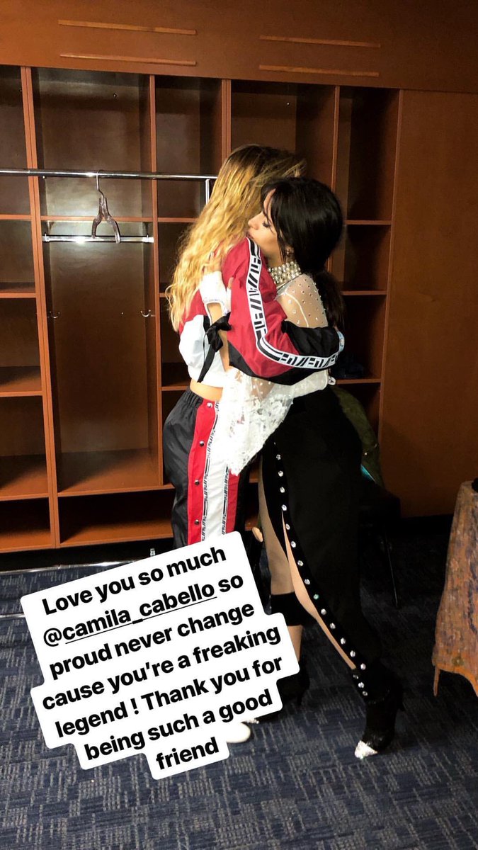 portalcamilabr's tweet photo. FOTO | Camila e a @lelepons ontem (19/05) no backstage da #repTourPadadena. https://t.co/hAU2s8Pl6o