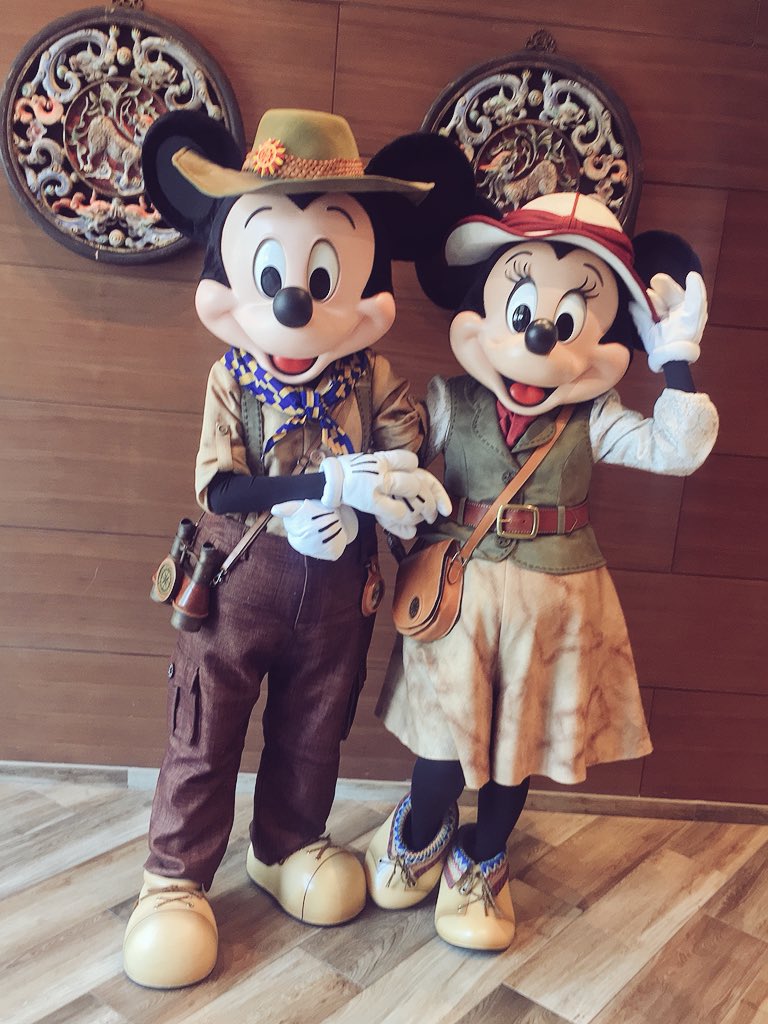 おりこ 25 香港ディズニーのグリーティング はグループで行ったとしても 一人一人1枚 グループで1枚 お願いしたらこんな風にミキミニonlyでポーズとって撮影できる ミキミニいちゃつき度は少なめだけど 全力でこちらをもてなす2人 混んでなければ