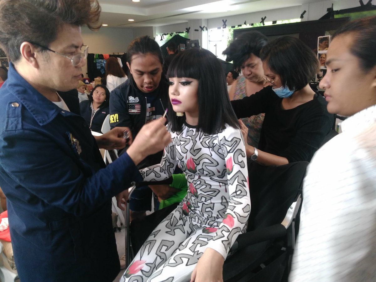 Aiwart's tweet photo. Krystal Brimner as Jessie J on #YourFaceSoundsFamiliar #YFSFKBoomBoom.
Congratulations Krystal :-) https://t.co/fATWzryE1k