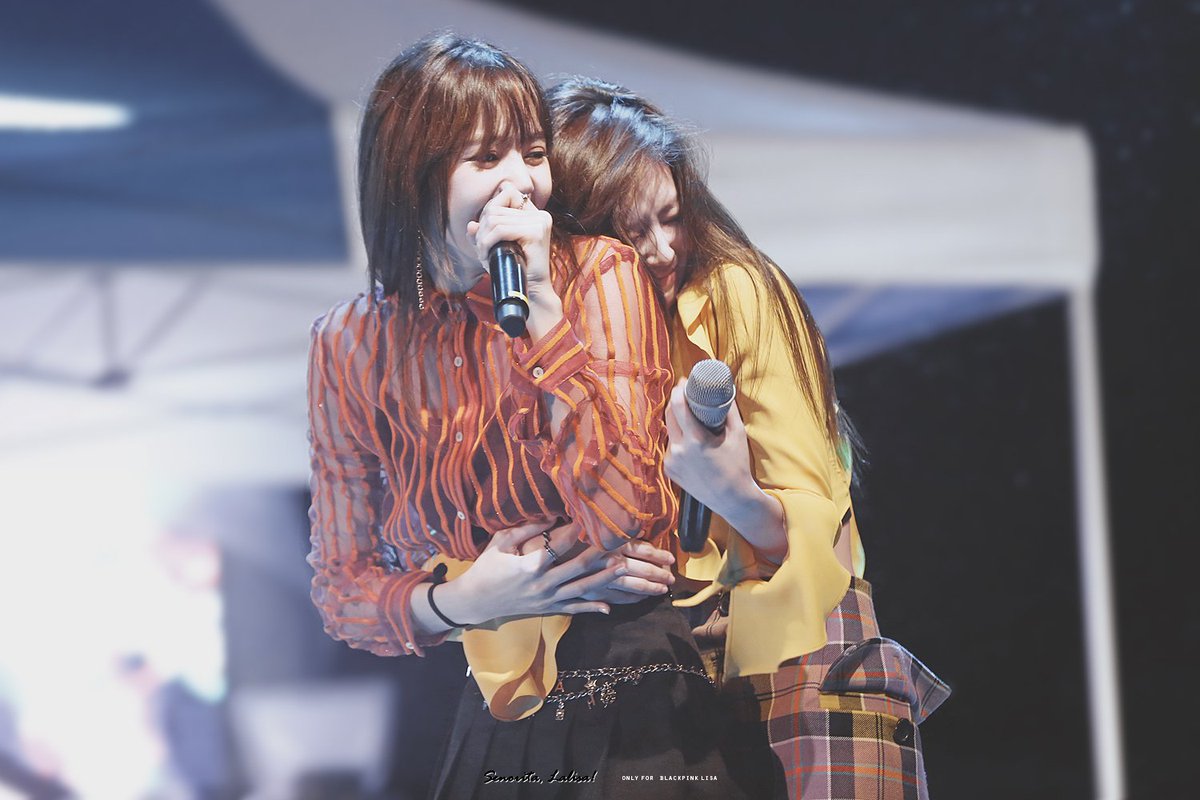 _S2_970327's tweet photo. girls don't cry 😘🖤💜
#블랙핑크 #리사 #제니 #BLACKPINK #LISA #JENNIE https://t.co/bnebeD99La