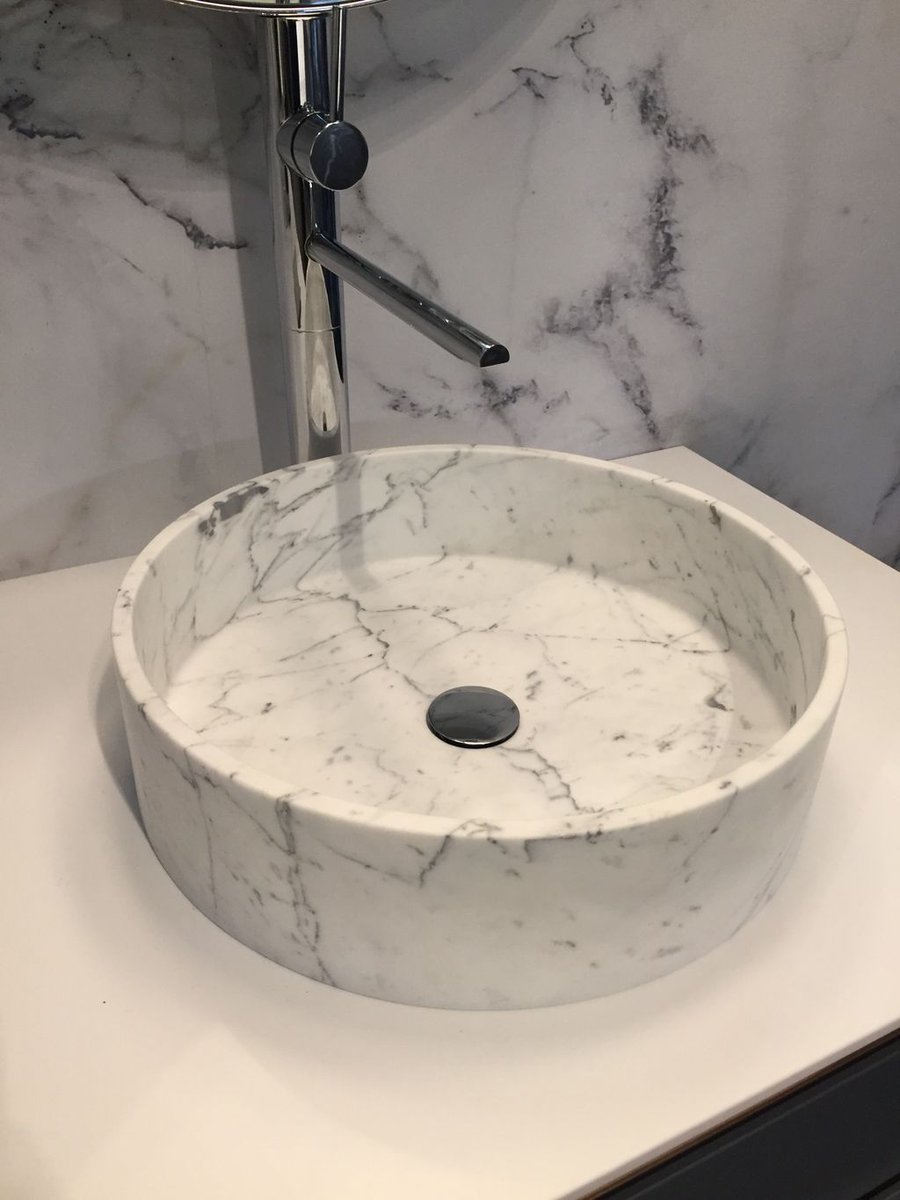 _IvySpace's tweet photo. #marble #sink #ivyspace #Source #luxurymaterials #bathroom #bathroomdesign #carrara #statuario #interiordesign https://t.co/vMB6TfuNWD