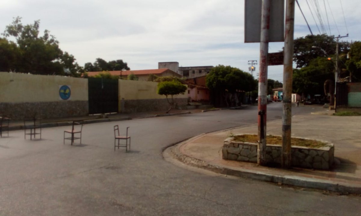 RConfidencial's tweet photo. El periodismo civil envía las,fotos, ellos nos piden divulgarlas. 1) Nueva esparta privado 2) Colegio Arcoíris 3) Antonio Maria Martínez  sector conejeros punto rojo en la esquina del colegio 4) Colegio Diosesano (Todos Isla Margarita)
RC no está cubriendo la jornada. https://t.co/tpH0losoR8