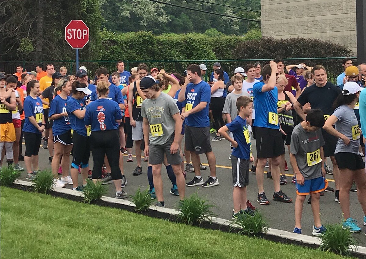 JasonB_PNC's tweet photo. This a.m.: The @PNCBank #Pittsburgh team and local runners gather for Brian Demchak Hope Run 5k/Walk. Region Pres. @lrcestello kicked off a great event for a great cause. #RunWithPNC #Commit2BeFit. Thx also to friends at #stmargaretfoundation for their support. cc: @meggilson https://t.co/toHQoIC0w2