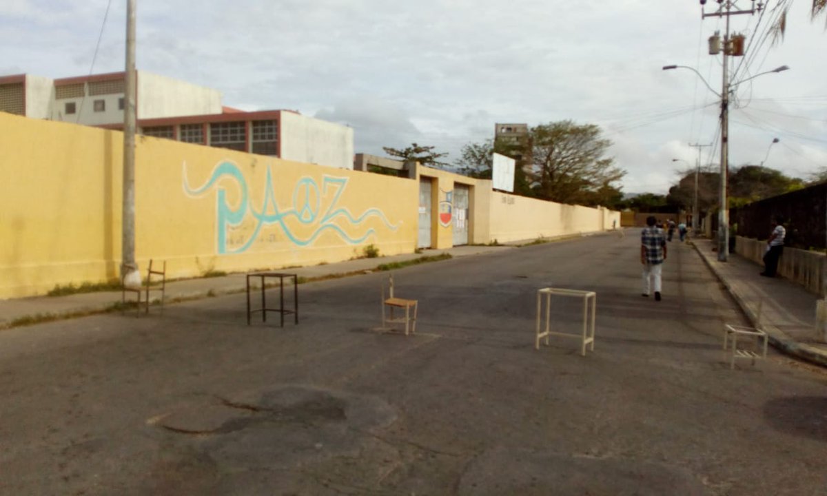RConfidencial's tweet photo. El periodismo civil envía las,fotos, ellos nos piden divulgarlas. 1) Nueva esparta privado 2) Colegio Arcoíris 3) Antonio Maria Martínez  sector conejeros punto rojo en la esquina del colegio 4) Colegio Diosesano (Todos Isla Margarita)
RC no está cubriendo la jornada. https://t.co/tpH0losoR8