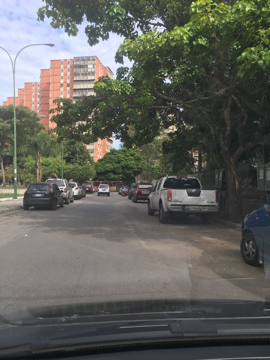 wilvermartinez's tweet photo. Montaña alta Carrizal Venezuela en una elección presidencial esto se desbordaba de gente @ElNacionalWeb @NoticiasVenezue @Juliococo @MariaCorinaYA https://t.co/BaYQJDxUIg