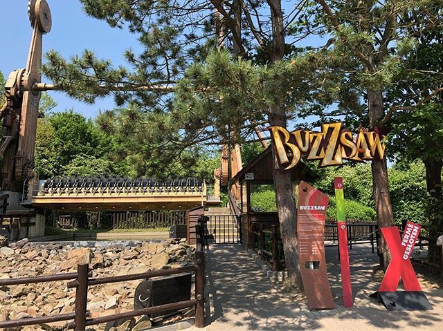 WalibiBand's tweet photo. Vandaag geen #Buzzsaw #walibibelgium #walibi #walibibandlive #walibiband #live https://t.co/nL3RzeW6fs