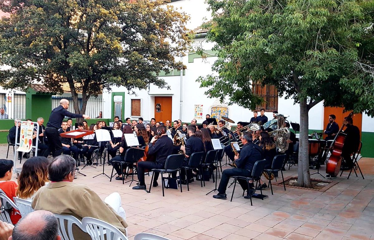 umusicalpicanya's tweet photo. Concert de la Banda dins la 39 edició del programa Retrobem la Nostra Música.
🎼🎶🎵🎷🎺🎻🥁
#BandaUMP #uniómusicalpicanya #UMP #RetrobemFSMCV https://t.co/WGJcipH761