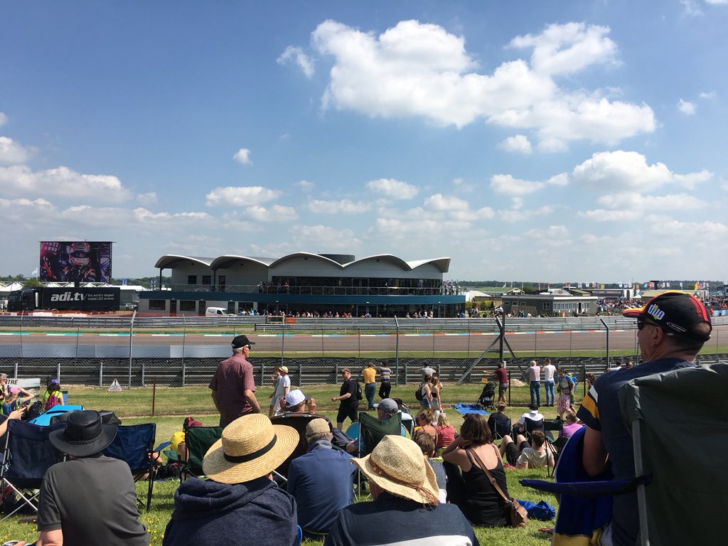 DigitalReyno's tweet photo. Enjoying the racing #bttc18 #Thruxton https://t.co/dcuquUZdjE