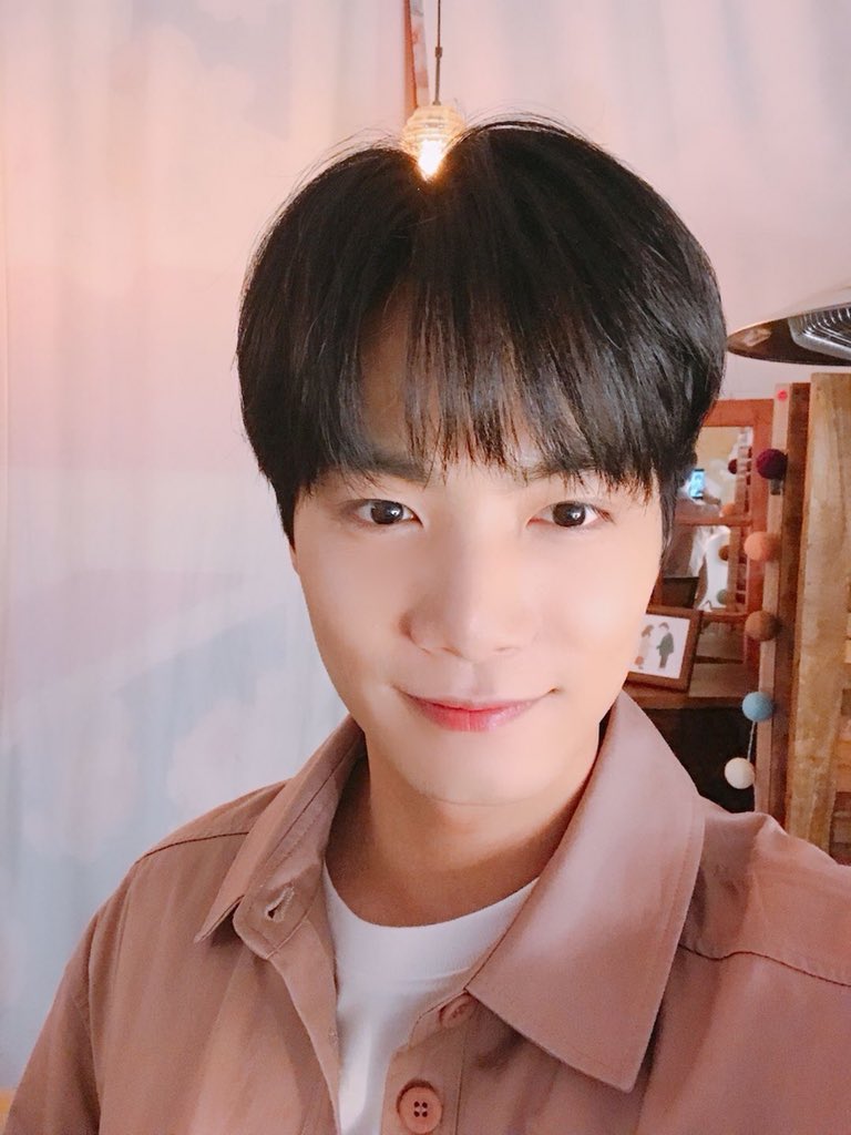 trueleadernim's tweet photo. ━━━ 🐢╲ ❪김정현❫ : 

★ ━━━━━━ ❛ 뉴이스트!🍃

“For the First Time Since Birth” son bölümü olduğuna inanamıyorum.😭 JR-nim ㄴㅇㅅㅌ-nim tarafından korunmakta.💖🐢 Ayrıca JR-nim’in de ㄴㅇㅅㅌ-nim’i koruduğunu biliyorsunuz, değil mi? 

#ㄴㅇㅅㅌnimŞimdilikHoşçakalın🍃 https://t.co/KlaIW10yUz