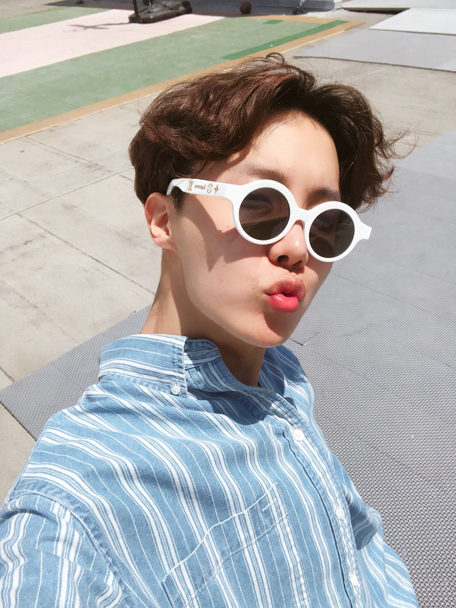 luube297's tweet photo. @agos_jbao Hobi es hermoso 😍😍

#IVoteBTSBBMAs #PremiosMTVMiaw @BTS_twt https://t.co/kErAHv8nxC