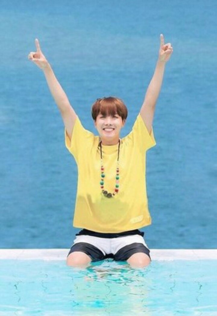 luube297's tweet photo. @agos_jbao Hobi es hermoso 😍😍

#IVoteBTSBBMAs #PremiosMTVMiaw @BTS_twt https://t.co/kErAHv8nxC