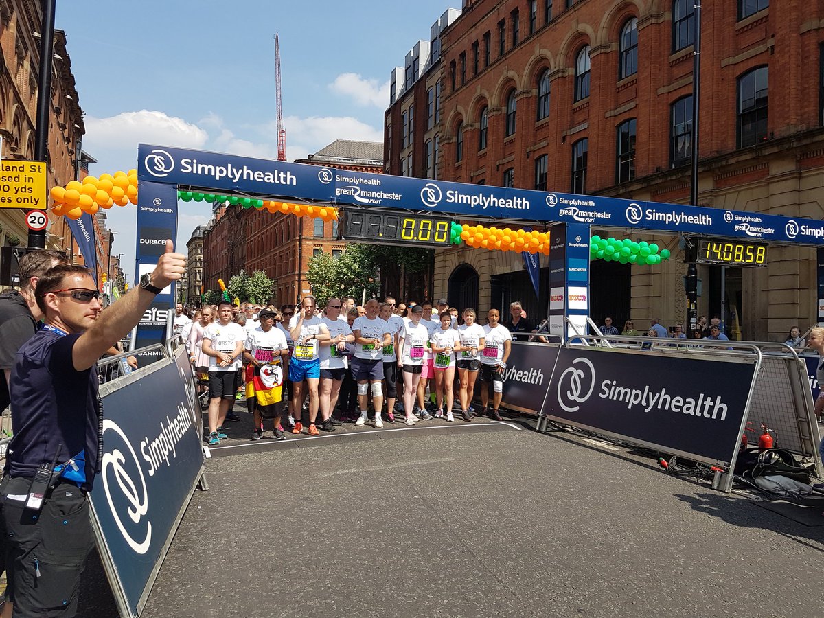 LTEgrp's tweet photo. And they're off! @LTEgrp @ucenmcr @TheMcrCollege @Novuschange @TotalPeople @MOLlearn @FrancisHouseCH #HowardHouse @thekirstyclub #GreatManchesterRun https://t.co/KiVLCX2qp0