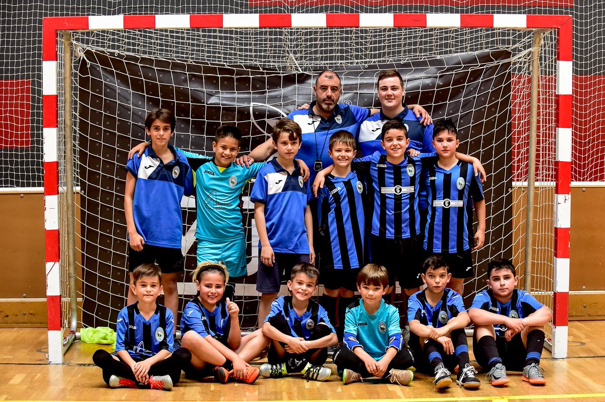 FCF_CAT's tweet photo. Catalunya Prebenjamí de Futbol Sala empata a tres deixant bones sensacions https://t.co/eyAFM3fmos #SeleccionsCATFS #PrebenjamiFS #Blanes https://t.co/UBUpnr7jJS