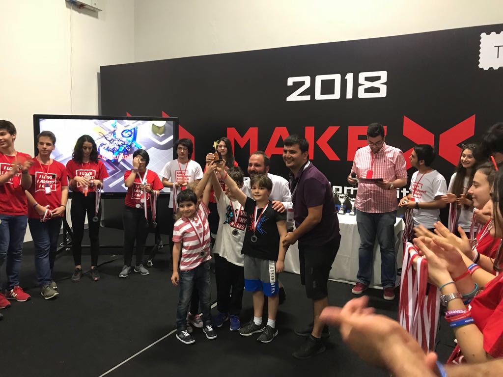 jr AG Robotik takımımız #MakeX İstanbul 2018 yarışmasını Rekabet Ruhu Ödülü ile tamamladı. #MakeX ‘e katılan tüm bıdıklarımı kocaman tebrik ediyorum. MakeX ‘in hazırlık ve yarış süresince harika deneyimler kazandılar. #MakeBlock <a href="/Robotistan/">Robotistan</a> <a href="/Makeblock/">Makeblock</a>