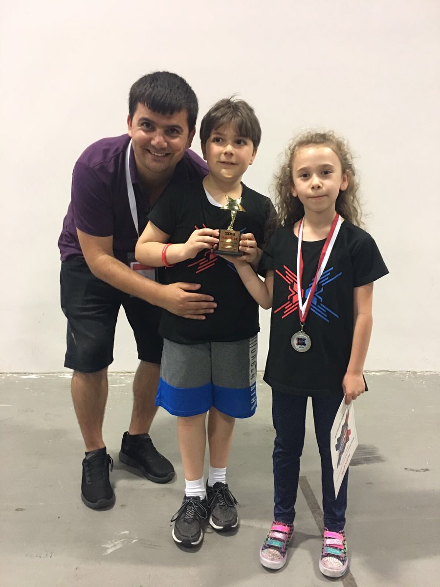 FerdiBattal's tweet photo. jr AG Robotik takımımız #MakeX İstanbul 2018 yarışmasını Rekabet Ruhu Ödülü ile tamamladı. #MakeX ‘e katılan tüm bıdıklarımı kocaman tebrik ediyorum. MakeX ‘in hazırlık ve yarış süresince harika deneyimler kazandılar. #MakeBlock @Robotistan @Makeblock https://t.co/U8pkxpEqXV