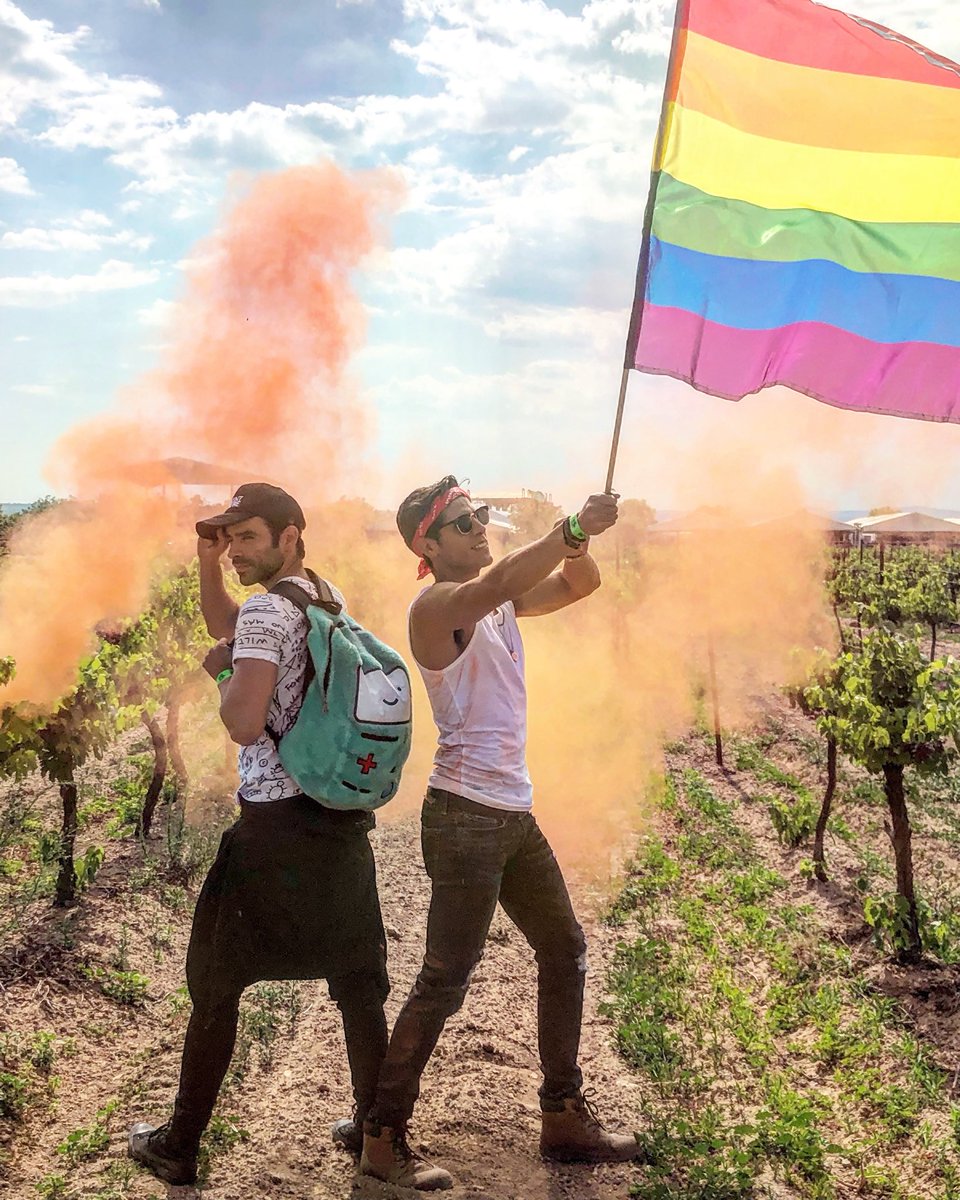 gaymersamigeeks's tweet photo. Gaymers & Amigeeks conquistando el mundo (en #WineColorFest de @LaRedonda). https://t.co/sgT8JEbY2E