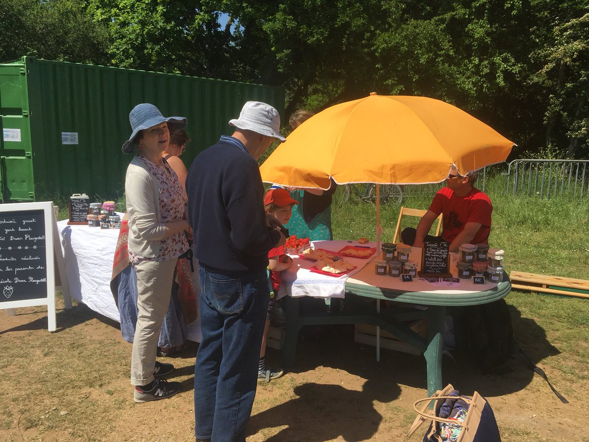 Superbe journée à Logonna Daoulas pour <a href="/DiwanPlougastel/">Diwan Plougastell</a> à la <a href="/randorade/">randorade</a> ! Pegen brav eo an devezh e Logonna evit ar randorade!