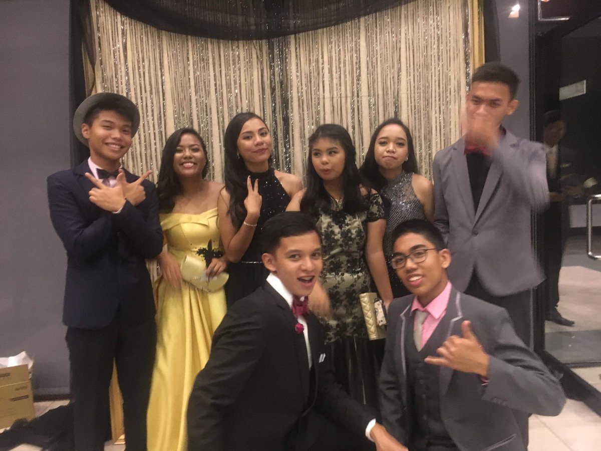 navibatiks's tweet photo. grateful to these people!! thank you for an amazing year!! cheers (😉) to more memories with you all 💛♥
#MoonlightRendezvous https://t.co/JGqkcehKpR