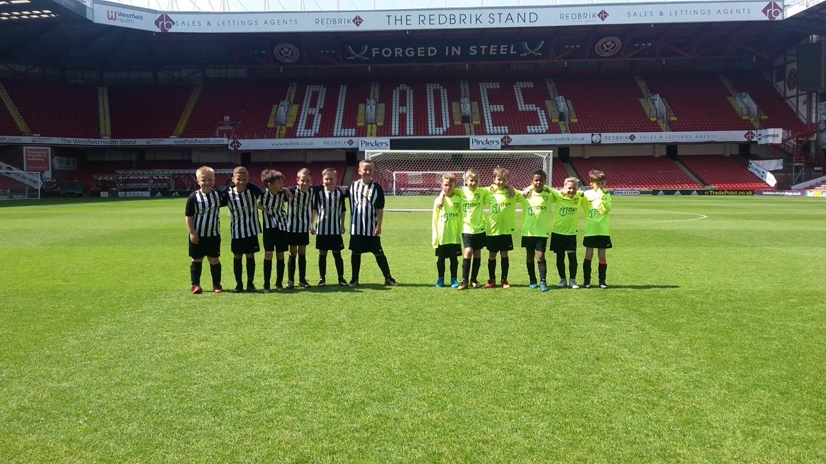 doddytyke's tweet image. The first @pcfc1906 team to play at Brammall Lane in 3 days with my Under 9&apos;s team. The perks of one of the groundsmen being my number 2! Cracking experience for the boys having the stadium all to ourselves! 
#UpTheChurch