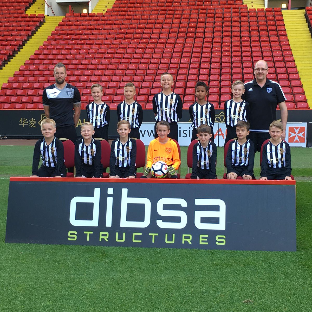 doddytyke's tweet image. The first @pcfc1906 team to play at Brammall Lane in 3 days with my Under 9&apos;s team. The perks of one of the groundsmen being my number 2! Cracking experience for the boys having the stadium all to ourselves! 
#UpTheChurch