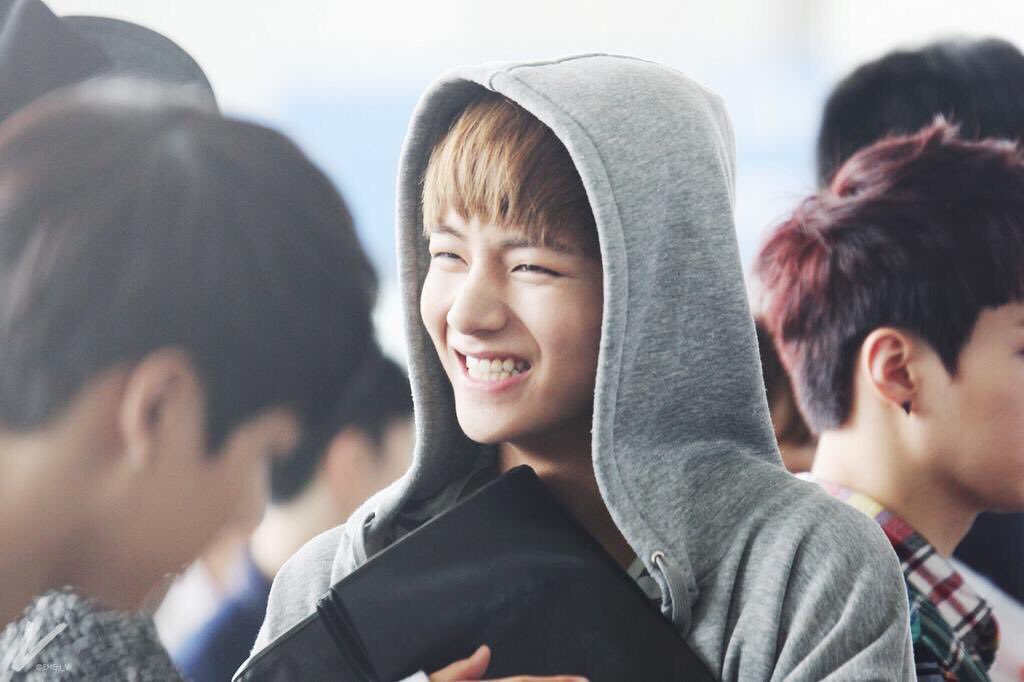 mazelto_V's tweet photo. 보고싶은 짤을 고르고
아무말 올리려했는데 
아무말=김태형
김태형
김태형
상 받고 이렇게 웃을거지 그지
#IVoteBTSBBMAs 
@BTS_twt https://t.co/4WO35OE6B1
