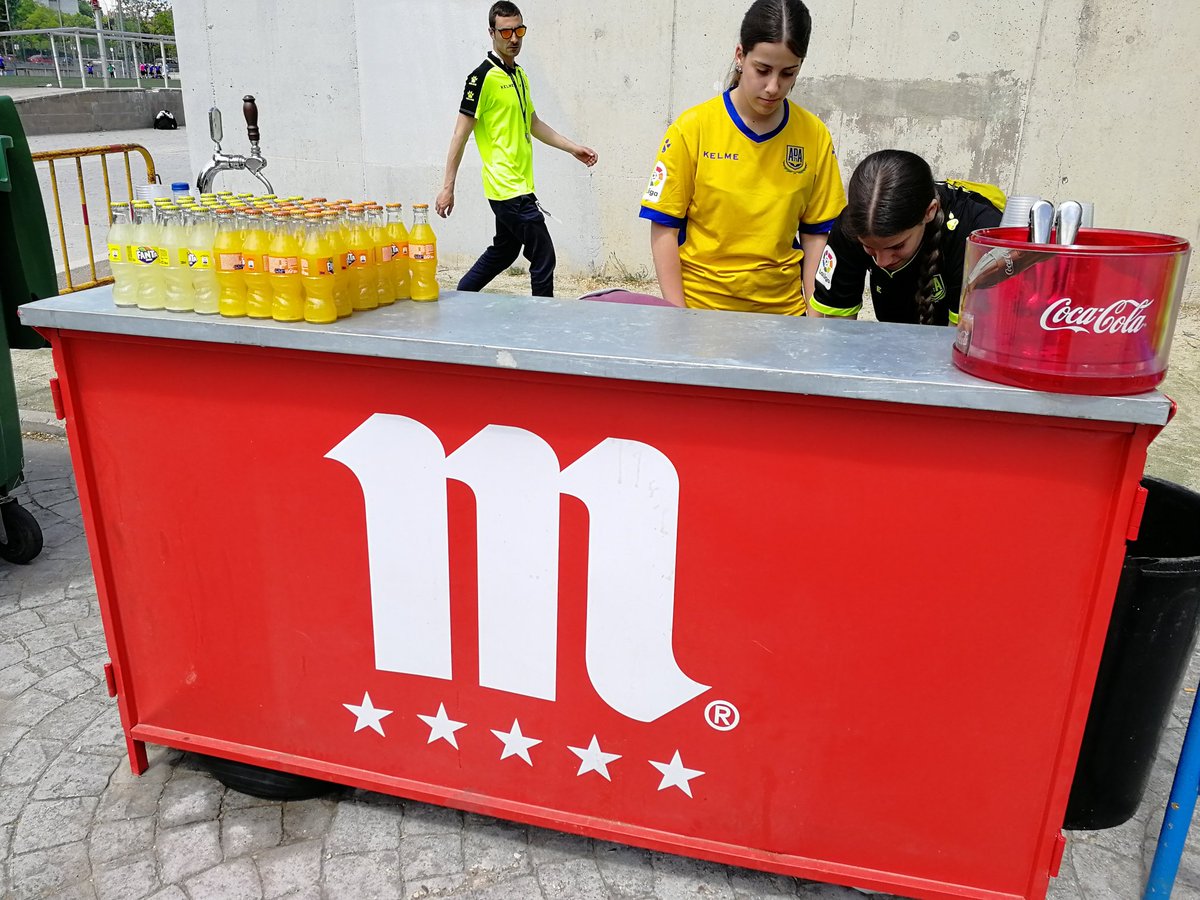 AD_Alcorcon's tweet photo. Todo listo para la previa 🤗🤗 A partir de las 1️⃣6️⃣:0️⃣0️⃣ os esperamos a todos en la puerta 1️⃣ #VamosAlcor #AlcorcónRayo #TenemosParaRayo #FordAlmoauto #Mahou #CocaCola #ArtistAtWork https://t.co/sjST14BR7z