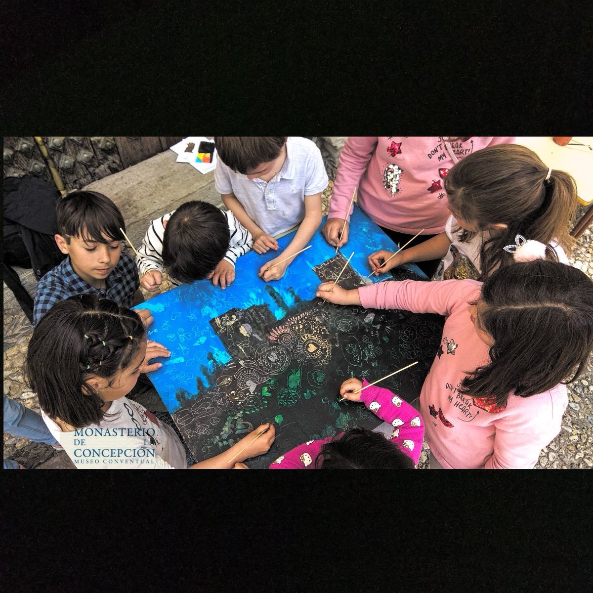 MonasConcepcion's tweet photo. ¡Qué obras de arte hacen los peques de la casa! Os dejamos el #esgrafiado que han hecho durante la mañana los que nos han visitado en esta última jornada de celebración del #DiaInternacionaldelosMuseos 
#conectadosalmuseo 
@AgenciaAlbaicin @alhambracultura 
@CasadeZafra https://t.co/LwJyaycgqS