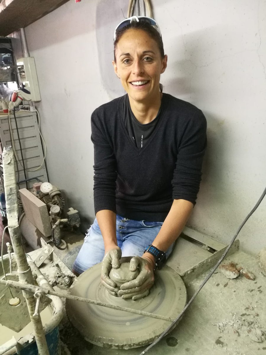 All'ex azzura olimpica Nadia Cortassa, che sulla nostra rivista si occupa del settore giovanile come argilla da plasmare, l'onore di assaporare l'antica arte della ceramica
#weareinpuglia #calapontetriweek #pugliaevents #Puglia365 #viaggiareinpuglia #wehostinpuglia