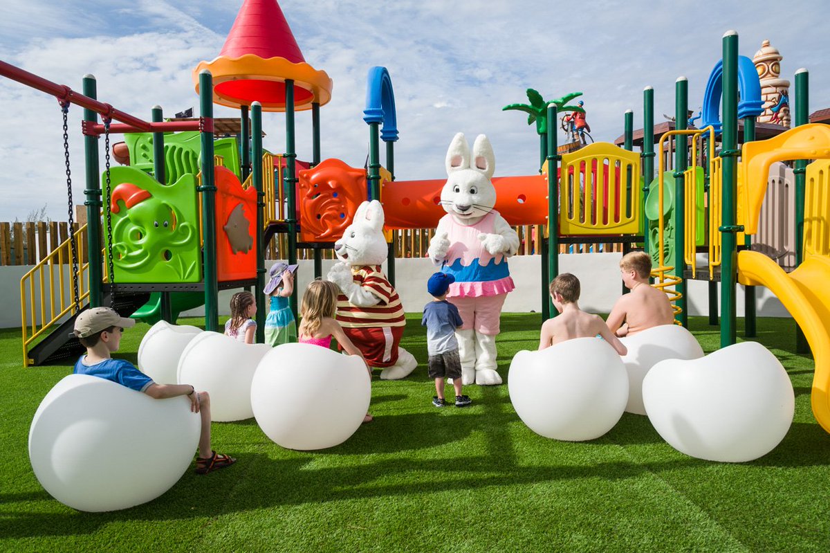 RoyaltonWSands's tweet photo. Max and Ruby will bring additional fun to our little guests! If it's your birthday, Max and Ruby are standing by to join the celebration. #ClubhouseKidsClub https://t.co/gkiY6wr3ij https://t.co/5rb2nl53El
