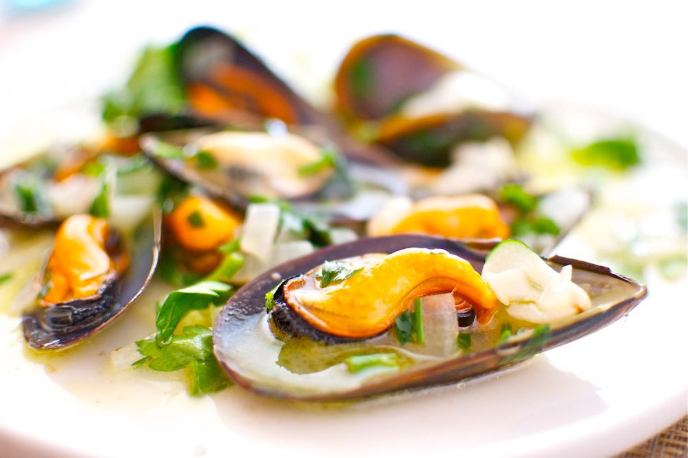 Hoy seguro que vas a chuparte los dedos, te hemos preparado la #receta de Mejillones a la marinera que podéis disfrutar tú y 3 acompañantes más. ¡Pruébala! #recetas #cocina #comida

deliciosi.com/mejillones-a-l…