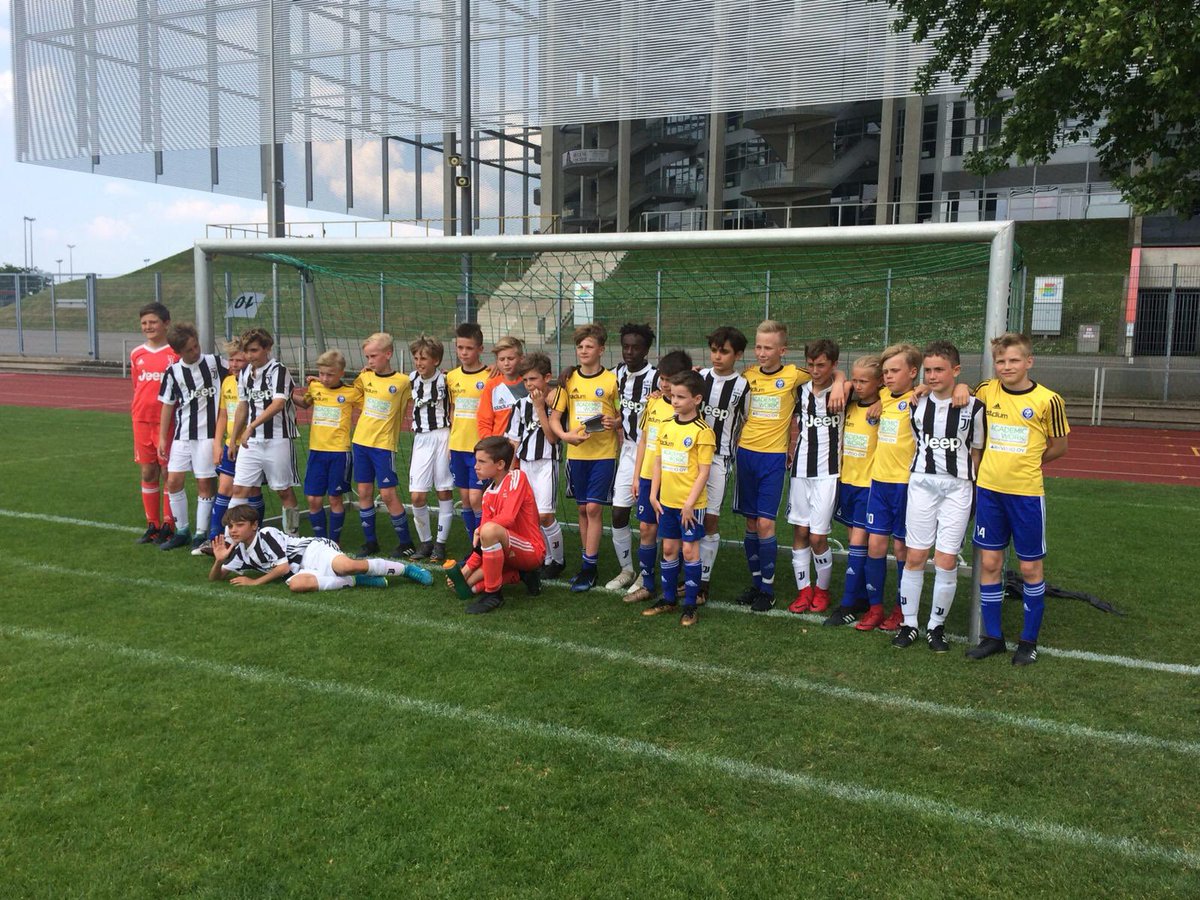 230 jengiä aloitti turnauksessa. Hävittiin lopulta pronssipelissä Juventukselle 0-1. Hetken harmittaa, mutta onhan tämä kova saavutus! #meollaantulevaisuus #OnVainYksiKlubi