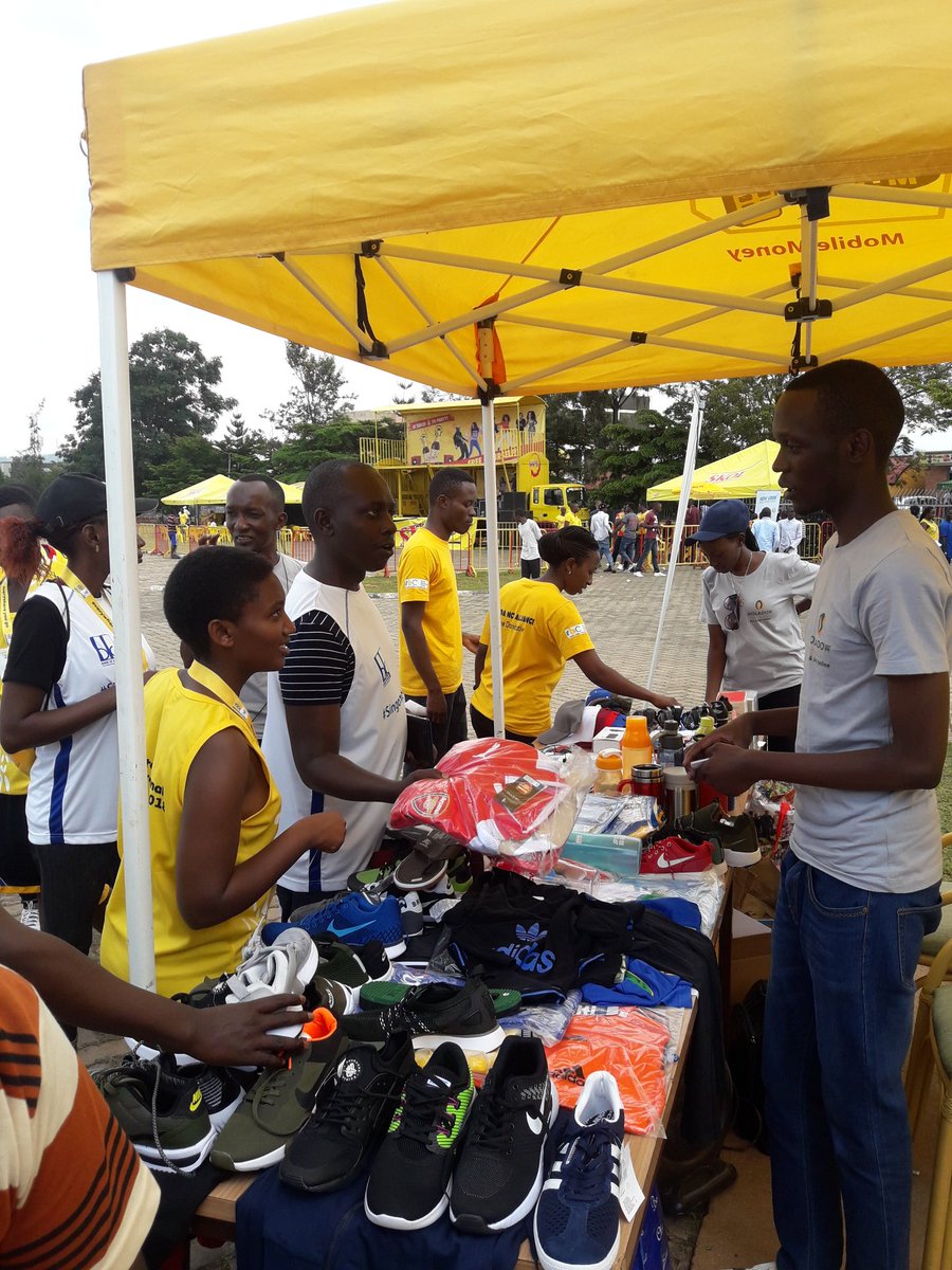 Olado_RW's tweet photo. At Marathon Village OLADO Team showing runners how to Buy &amp; Sell  Online at https://t.co/TNPJt0JByX an Pay with @MTNRwanda MTN MoMo.
#KIPM2018 @KigaliMarathon @CityofKigali @ICTChamberPSF @Olado_RW https://t.co/QdBYHpv8v4
