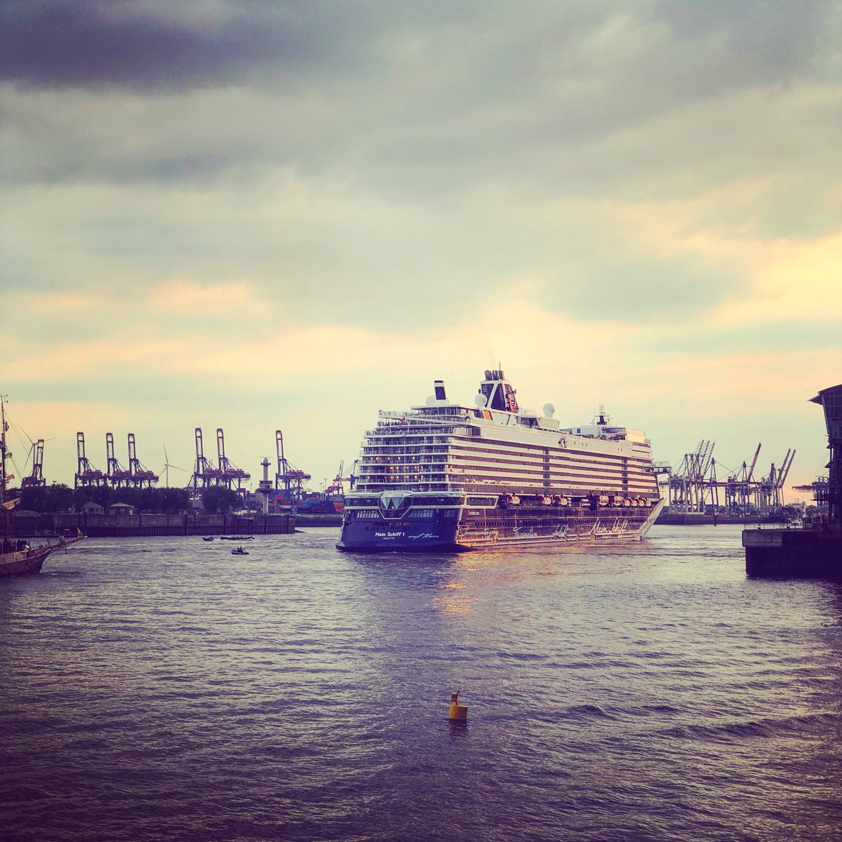 Imageintheworld On Twitter Die Neue Mein Schiff 1 Vor