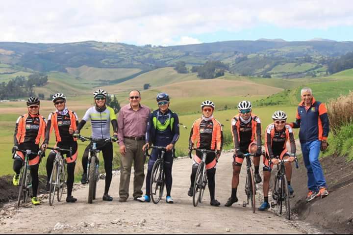 CarchiPrefectur's tweet photo. #Carchi haciendo fuerza por @RichardCarapazM @Movistar_Team saludos desde #Ecuador @mario_sabato https://t.co/bslL4QxZMy