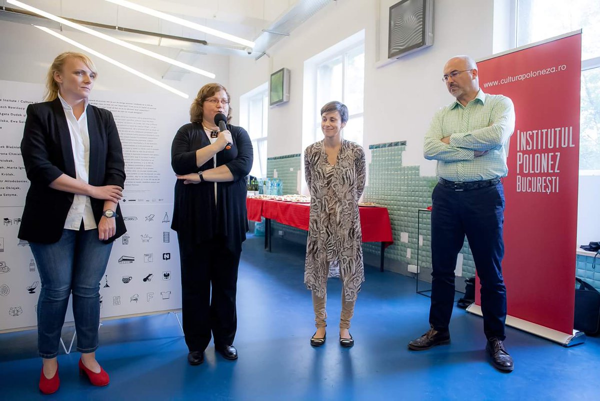 PLinstBucuresti's tweet photo. Otworzyliśmy wystawę "Elementarz polskiego designu" w #Bukareszt koncertem Dominika Strycharskiego. Ale to dopiero początek atrakcji! Szczegóły na https://t.co/LUwa4xDzG5. Ekspozycję w ramach #RomanianDesignWeek można oglądać w @nodmakerspace do 27 maja. #RDW2018 #PL100 https://t.co/h3NKvBY3eT