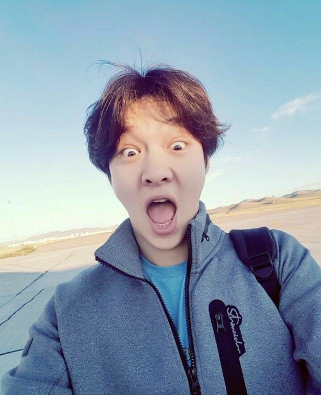 95FATALGRL's tweet photo. desɑfio #unicube ㅡ diɑ sete : umɑ selfie ; https://t.co/aTYXOa4plL