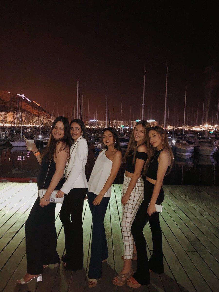 claudiatarin17's tweet photo. 💥os quiero https://t.co/C3jEUUG1ko