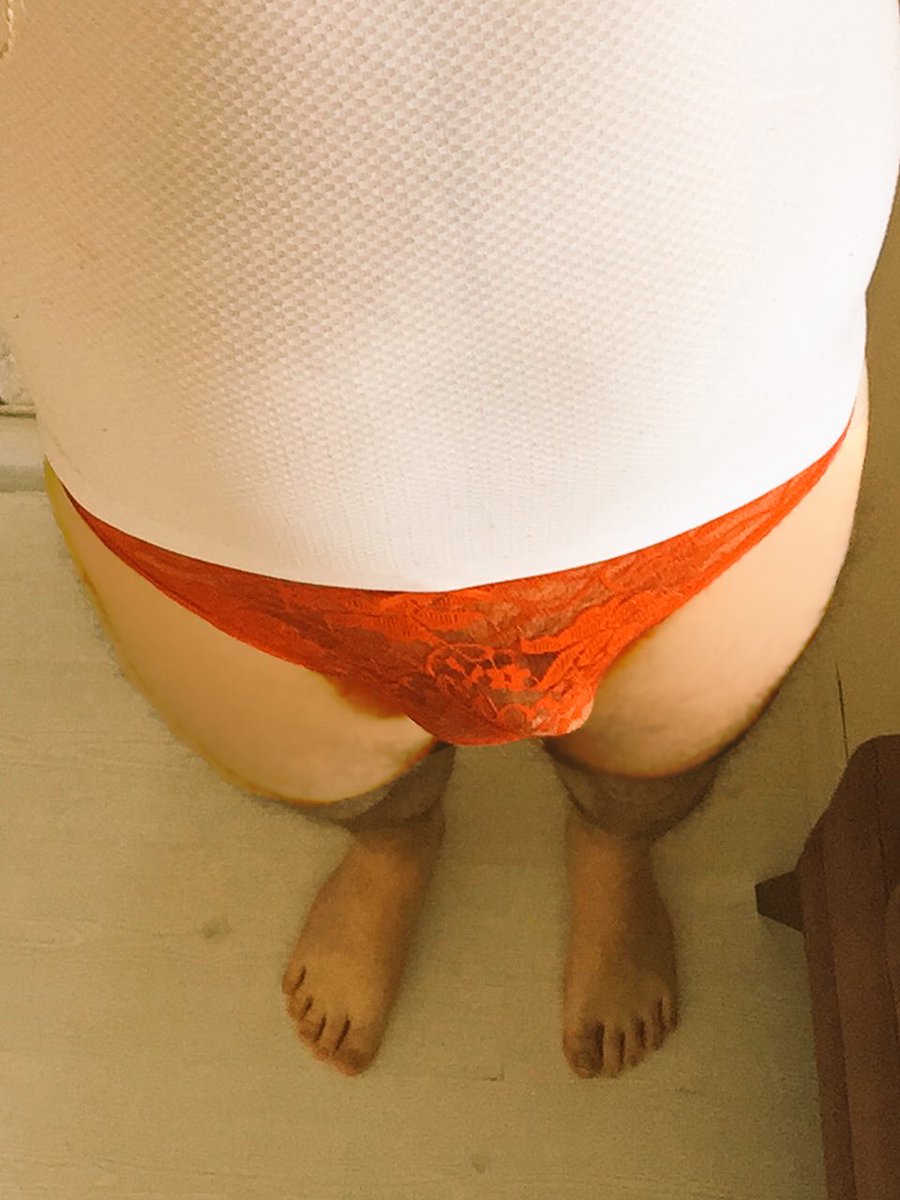 Kocalarım nerdesiniz kim eze eze tokatlayarak küfür ederek sikmek ister😝😝😘 dm den atın o güzelim siklerinizi