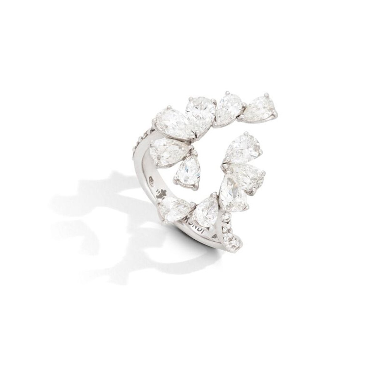 And who's to say the emotions cannot be seen or touched? White gold ring with white diamonds from Essenza collection

#gismondi1754 #jewelryoftheday #jewelrylover #jewellerydesign #gem #blingbling #luxurydesign #jewelart #designerlife #designing #designlife #gismondiyouniverse