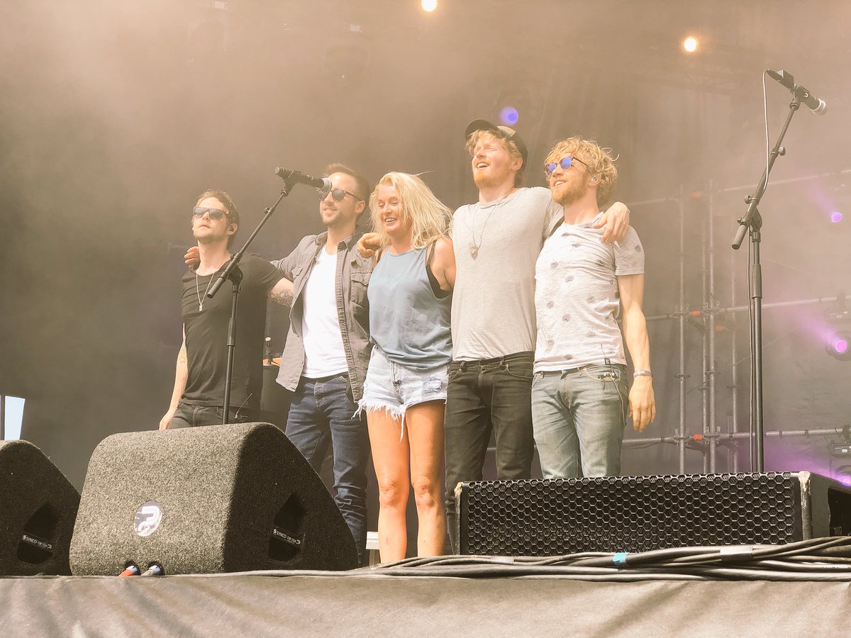 xjillieex's tweet photo. Was weer een top feestje @MissMontreal #fcamersfoort #parteeeh 💃🏼🤩 https://t.co/loGdjOIFQ5